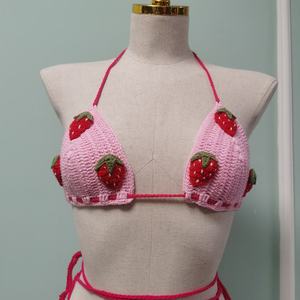 Nouvel ensemble de maillot de bain 2 pièces sexy en crochet fait main, style européen-américain, avec jupe, couvre-bouteille, chapeau et bandanas, motif fraise, pour l'été - Product Image 6