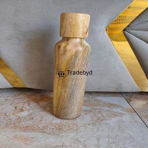 Botella de agua de madera de lujo para una vida sostenible Regalo elegante para compradores y coleccionistas ecológicos Tradebyd - Product Image 4