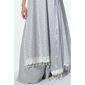 Conjunto de traje de 3 piezas sin coser de tela Schiffli color gris para mujer - Product Image 1