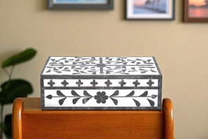 Caja de pañuelos con incrustaciones de resina hecha a mano de excelente calidad para novias, mamás y esposas, suministro mundial disponible - Product Image 4