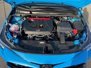 Toyota GR Corolla Circuit Edition 2024 d'occasion en excellent état, sans réserve, 2 100 milles, boîte manuelle 6 vitesses, différentielles Torsen doubles, principalement - Product Image 6