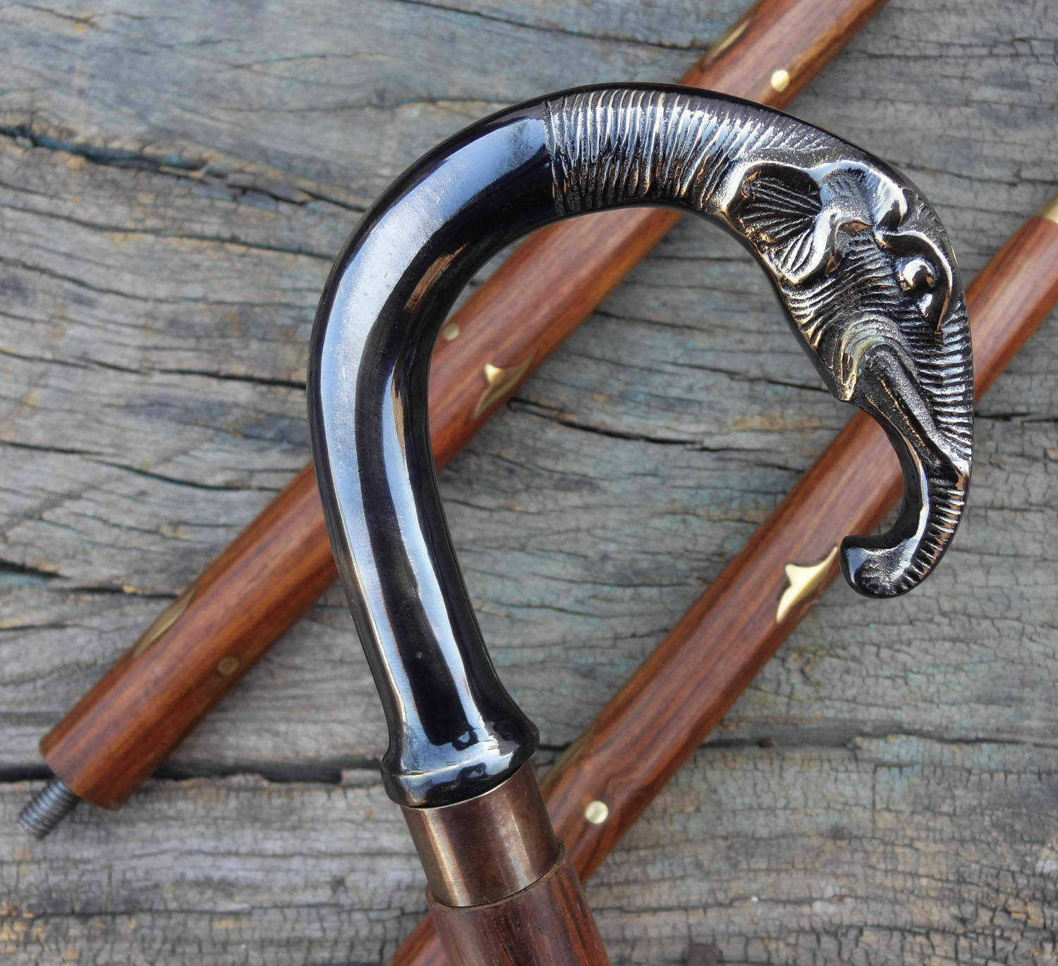 สีน้ำตาล