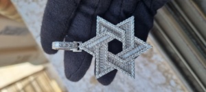 Colgante de plata de ley con forma de estrella y moissanita chapada en oro, piedra principal de diamante para compromiso o fiesta - Product Image 3