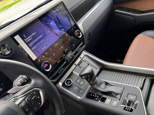 PERFECTO 2025 Le-xus G-X550 Premium+ con HUD, TRANSMISIÓN AUTOMÁTICA, MOTOR V8, PANTALLA TÁCTIL - Product Image 2