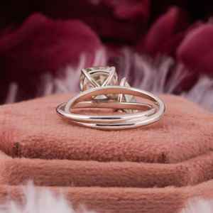 Bague de fiançailles Toi Et Moi en or massif coussin de bague de mariage trillion Cut Lab Grown Double Stone Anniversary Ring - Product Image 4