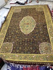 Tapis de décoration intérieure de qualité exportable en fil de Zari et pierre semi-précieuse pour l'approvisionnement mondial avec emballage personnalisé - Product Image 3