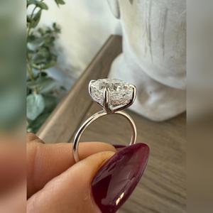 Bague de fiançailles en diamant de laboratoire taille coussin 3 carats, or massif 18 carats, luxe, certifiée IGI, clarté VVS1, achat en gros, expédition mondiale, fournisseur - Product Image 4