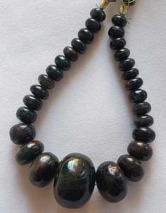 Collier de perles rondes lisses en émeraude naturelle de haute qualité, fait à la main, avec un gland vert, bijoux en pierres précieuses, collier pour femmes, cadeau en gros - Product Image 2