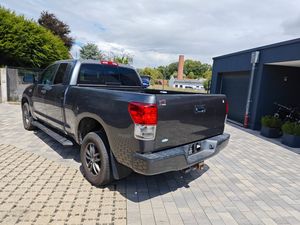 Tundra GCC 2013 d'occasion, sièges en cuir, régulateur de vitesse adaptatif, transmission intégrale, automatique, 5 places, feux LED, gris, caméra 360°, écran tactile - Product Image 4