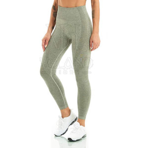 Ensemble de yoga pour femme 2026 de qualité supérieure, soutien-gorge rembourré, vêtements de fitness sans couture à effet push-up, motif uni, respirant, séchage rapide, personnalisable - Product Image 6