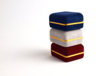 Boîte à badges élégante en velours bordeaux Boîte à broches en émail Présentoir de présentation