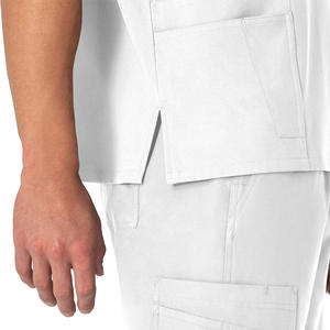 Top Exfoliante para hombre de ajuste personalizado con opciones de bordado e impresión de logotipo uniforme sanitario transpirable duradero para profesionales - Product Image 3