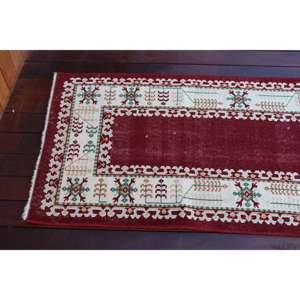 Alfombra Vintage de 2.4x7.2 pies, Alfombra Turca, Alfombra Marroquí de Lana Roja y Blanca - Product Image 4