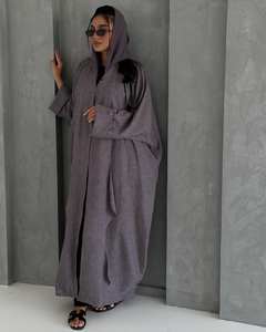 Abaya longue en soie noire de luxe de style Dubaï faite à la main, XXL, manches longues, anti-rides, broderie blanche magnifique, traditionnelle musulmane - Product Image 1