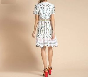 Robe Courte Bohème Coupe Trapèze Col Festonné Manches Courtes Broderie Main Motif Pois Coton Décontractée Printemps Femme ODM Naturel - Product Image 3