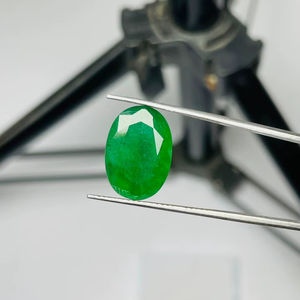 Esmeralda natural de Zambia, corte ovalado, 8.10 quilates, piedra preciosa de buena calidad, buen brillo, color verde agradable, pulido perfecto, ideal para cualquier joyería. - Product Image 3