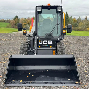 Cargador de ruedas compacto JCB 155, cargador de ruedas aprobado por EPA CE, con accesorio de cargador frontal - Product Image 1