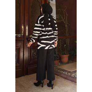 ชุดตะขอเกี่ยวอะคริลิก 100% สำหรับผู้หญิงผิวสี รุ่นลำลอง UK 6154 - Product Image 4