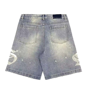 Pantalones cortos de mezclilla personalizados de talla grande para hombre, lavado azul claro, efecto Monkey Wash, diseño pintado en blanco, rasgados, desgastados, con dobladillo sin rematar. - Product Image 3