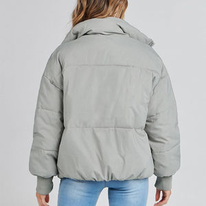 Veste matelassée respirante unie et fine pour femme, prix de gros, nouvelle conception 2025, à capuche, 100 % polyester, pour vente en ligne - Product Image 6