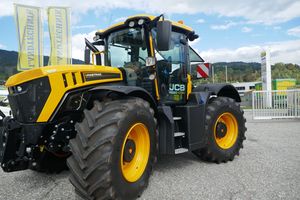 Tractores agrícolas usados JCBB Fastrac 4220 4WD con motor FPT de 230HP, transmisión por engranajes, componentes principales: bomba y caja de cambios, en venta. - Product Image 4