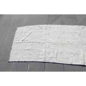 Alfombra Turca de 2.5x8.8 pies, Alfombra Vintage, Alfombra de Lana con Diseño Floral Blanco y Naranja - Product Image 5