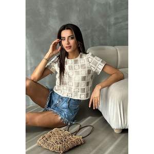 Blusa de Ganchillo de Manga Corta para Mujer Topshow con Diseño de Cuadros a Contraste - Blusa al por Mayor - Product Image 5