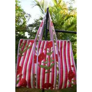 Bolso tote con cremallera Bohamin Sustainable Poppy Stripe para damas, bordado floral, hecho a mano en Jaipur, India, 100% estampado a mano. - Product Image 4