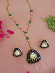 Conjunto de Collar y Aretes de Diseño Elegante y Calidad Premium con Baño de Oro y Piedras de Imitación, Colección para Bodas para Mujer - Product Image 4