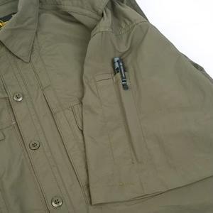 Camisa de rendimiento de pesca de manga corta con dos bolsillos para exteriores personalizada, camisas con botones de secado rápido, informal táctico para hombre UPF 50 - Product Image 2
