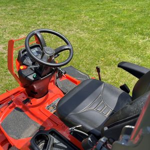 รถตัดหญ้า Kubota F3710 แบบ Zero Turn พร้อมเครื่องยนต์รับรองคุณภาพ ระบบควบคุมพวงมาลัย  ใบมีดตัดหญ้าขนาด 72 นิ้ว  รางยางวิศวกรรมแบบกว้าง - Product Image 4