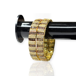 กำไลข้อมือลายเรขาคณิตสุดฮิต ชุบทอง ประดับมุกและงานฝังพลอย เหมาะสำหรับงานแต่งงานและงานปาร์ตี้ เครื่องประดับคุณภาพพรีเมียม - Product Image 3