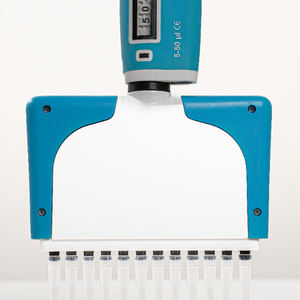 Pipeta Vertex Gold de 12 Canales Totalmente Autoclavable con Pantalla de 4 Dígitos y Resistencia a los Rayos UV, Certificación ISO9001, Garantía de 2 Años - Product Image 3