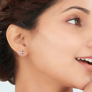 Pendientes de Oro de 18K con Forma de Corazón para Mujer - Esmeralda y Perla, Oro Blanco y Amarillo, Joyería de Compromiso - Product Image 2