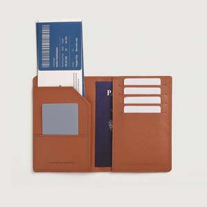 Portefeuille de voyage fin en cuir véritable fait main avec fermeture ouverte et protection RFID - Product Image 5
