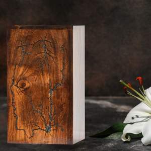 Caja de urna de madera pequeña de lujo moderna hecha a mano para cenizas de mascotas humanas elegante europeo duradero respetuoso con el medio ambiente Memorial de cremación de madera - Product Image 3