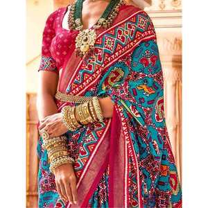 Sari de Seda Estampado Patola Azul Cielo, Prenda de Vestir Atractiva para Bodas de la Cultura India y Pakistaní - Product Image 2
