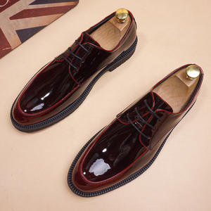 Zapatos de charol brillante para hombre, versión coreana, con punta personalizada, estilo casual de negocios, con tacón oculto y plataforma. - Product Image 1