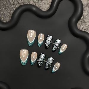 Bara corta di lusso unghie Chic Aura Press-On Set in blu e bianco - Product Image 2