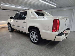 Venta al por mayor de Cadillac Escalade EXT AWD Premium 4dr Pickup 2013 usado, con arranque remoto, MP3, entrada sin llave, cuero, cámara trasera, techo solar - Product Image 2