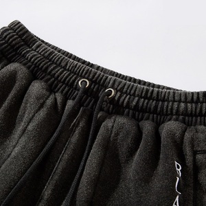 Vêtements de sport personnalisés OEM Short de course et fitness en coton avec logo personnalisé et délavé à l'acide avec cordon de serrage pour hommes - Product Image 3