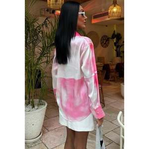 เสื้อเชิ้ตผ้าซาตินไล่เฉดสีชมพูลำลอง 3439 - Product Image 3