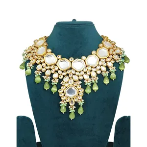 Ensemble de bijoux de mariée élégant en Kundan, collier de mariage plaqué or exquis pour occasions spéciales, bijoux raffinés - Product Image 3