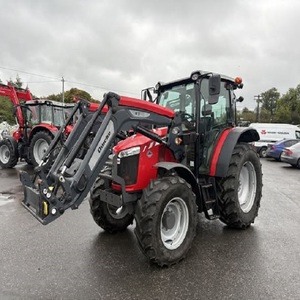 Tracteur à roues Massey Ferguson 4x4 avec souffleuse à neige à montage frontal et plateau de tonte à montage intermédiaire Produit d'occasion - Product Image 2