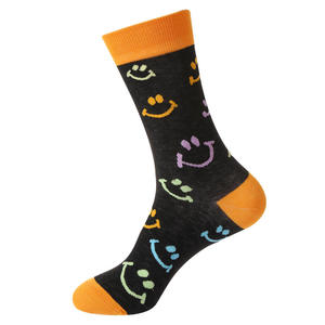 Chaussettes décontractées en coton durable pour hommes Design respirant pour un usage quotidien Couleurs classiques élégantes Logo personnalisé Option Chaussettes de sport - Product Image 4