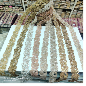 Borde DE TRABAJO DE ESPEJO hecho a medida y perlas blancas en diseño floral de gran ancho para prendas pesadas y para fines de reventa. - Product Image 6