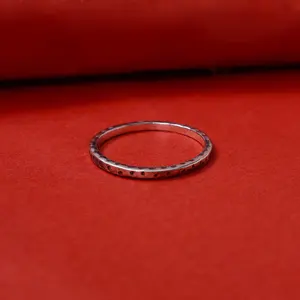 แหวนเงินแท้ 925 สำหรับผู้หญิง ดีไซน์เรียบหรู แฟชั่นทันสมัย เหมาะเป็นของขวัญ - Product Image 3