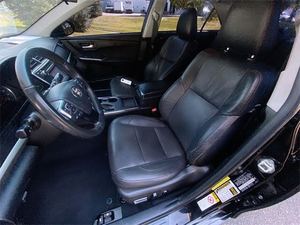 Toyota Camry SE Sedán 2015, Caja de Cambios Manual/Automática, Asientos de Cuero, Interior Oscuro, Tamaño de Neumáticos R16, Combustible Eléctrico Disponible - Product Image 4