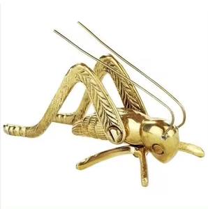 Sculpture décorative de cricket de foyer en laiton de luxe de qualité supérieure pour le dessus de table article décoratif à la maison à bas prix - Product Image 1
