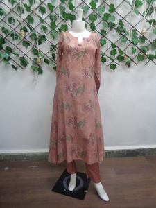 Ropa étnica mejor calificada, ropa informal y étnica para mujer de longitud Maxi Kurta a la venta en cantidad a granel - Product Image 3